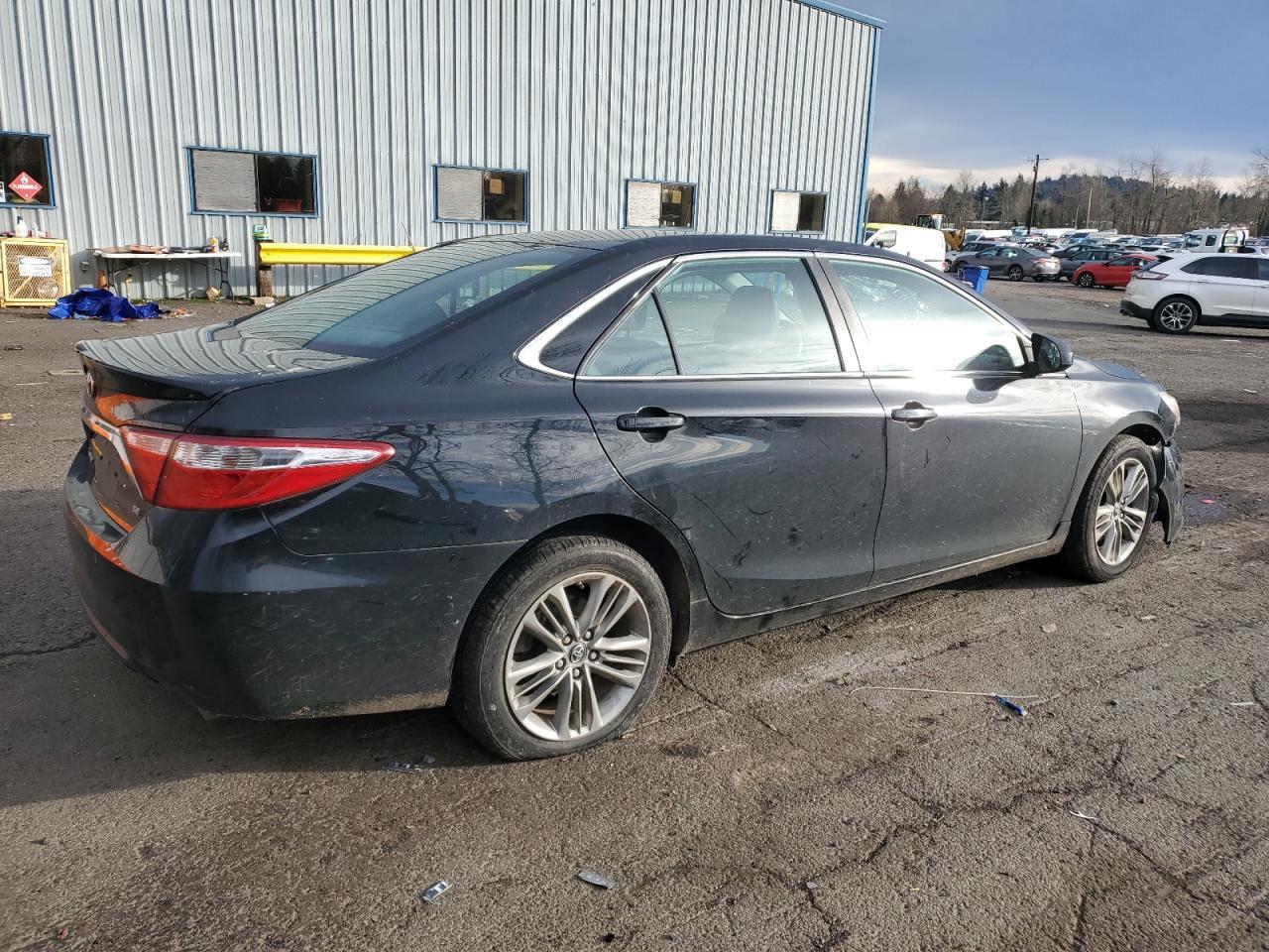 2017 TOYOTA CAMRY LE - Фото 3