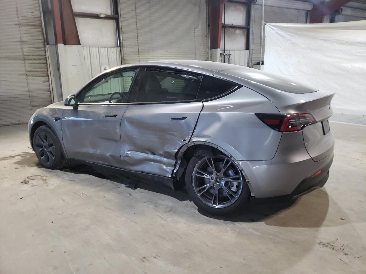 2025 TESLA MODEL Y - Фото 2