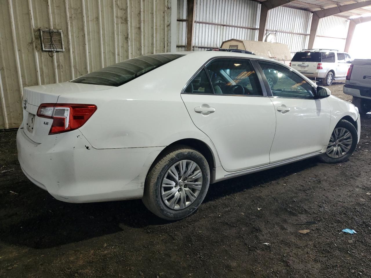 2014 TOYOTA CAMRY L - Image 3