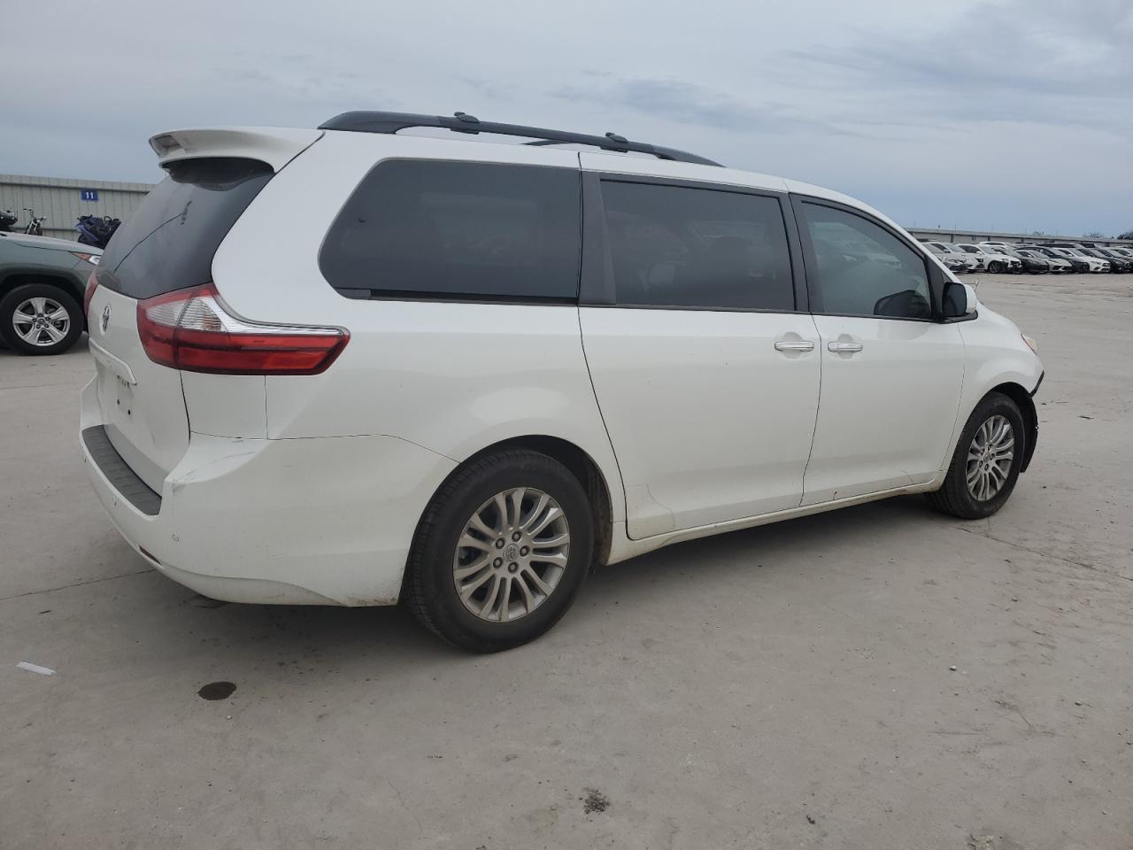2015 TOYOTA SIENNA XLE - Фото 3