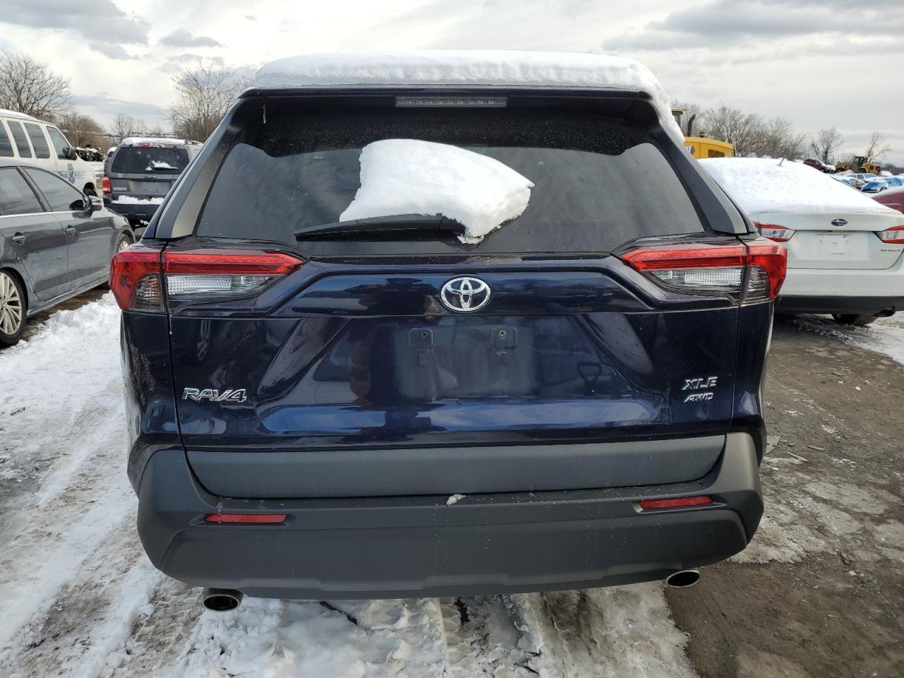 2020 TOYOTA RAV4 XLE - Фото 6