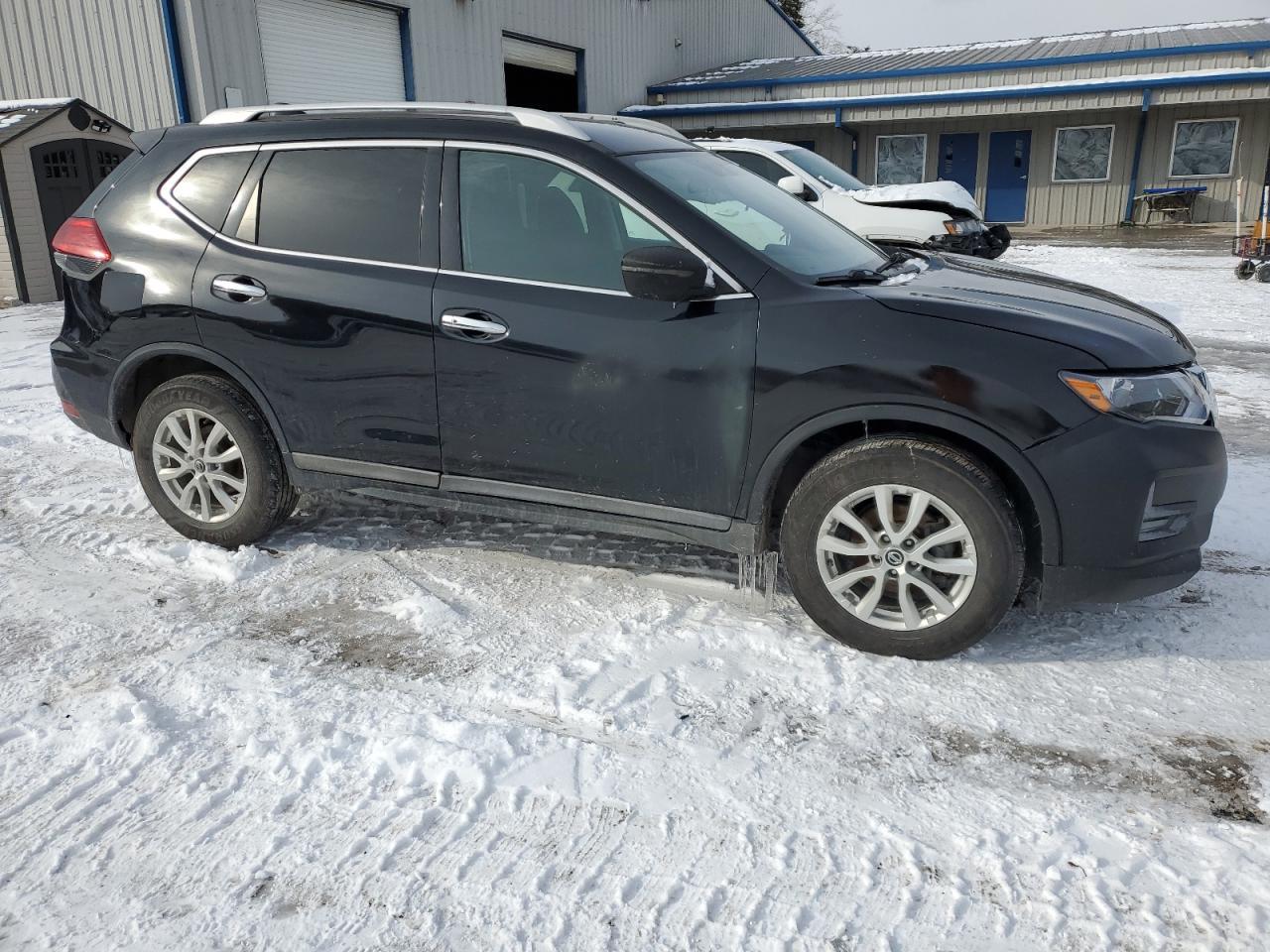 2017 NISSAN ROGUE SV - Фото 4