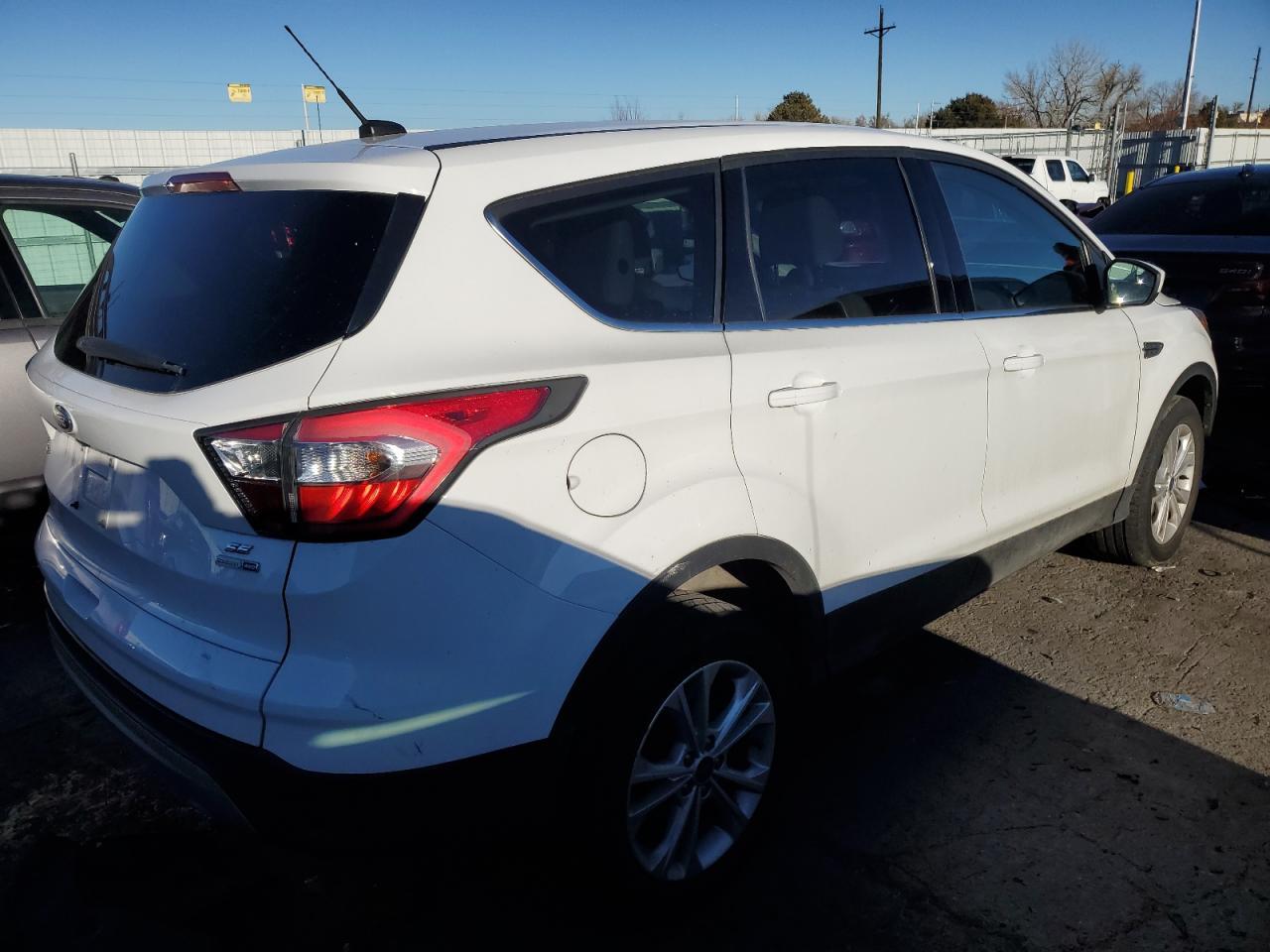2017 FORD ESCAPE SE - Image 3