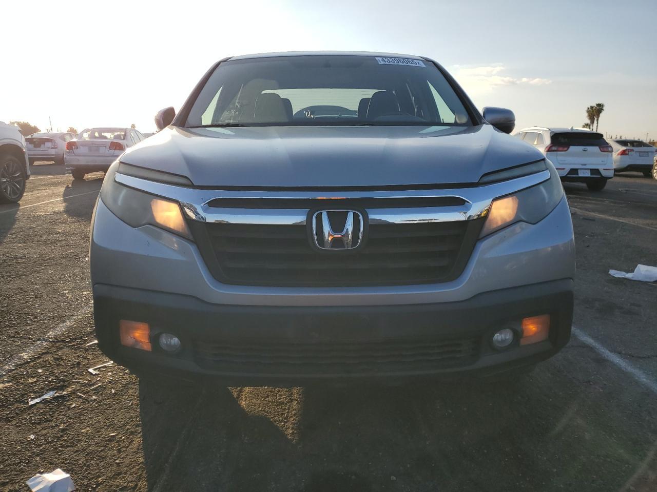 2017 HONDA RIDGELINE - Image 5