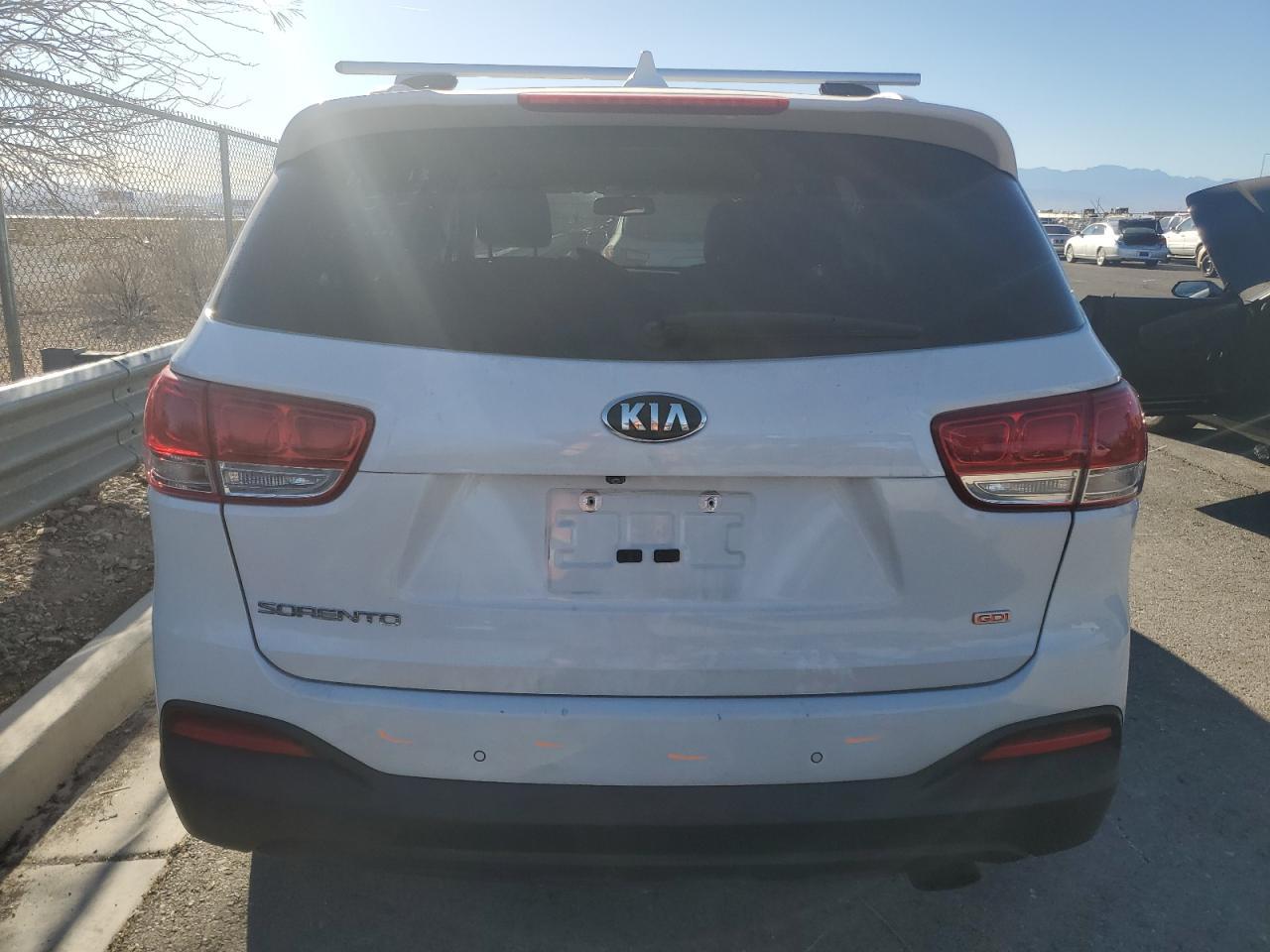 2017 KIA SORENTO LX - Фото 6