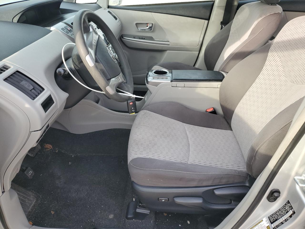 2016 TOYOTA PRIUS V - Image 7