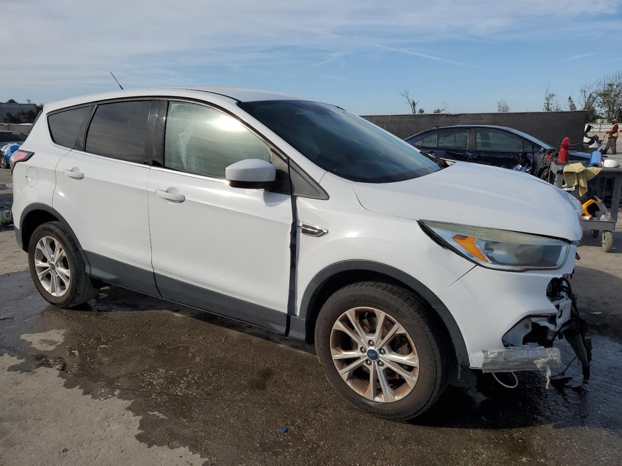 2017 FORD ESCAPE SE - Image 4