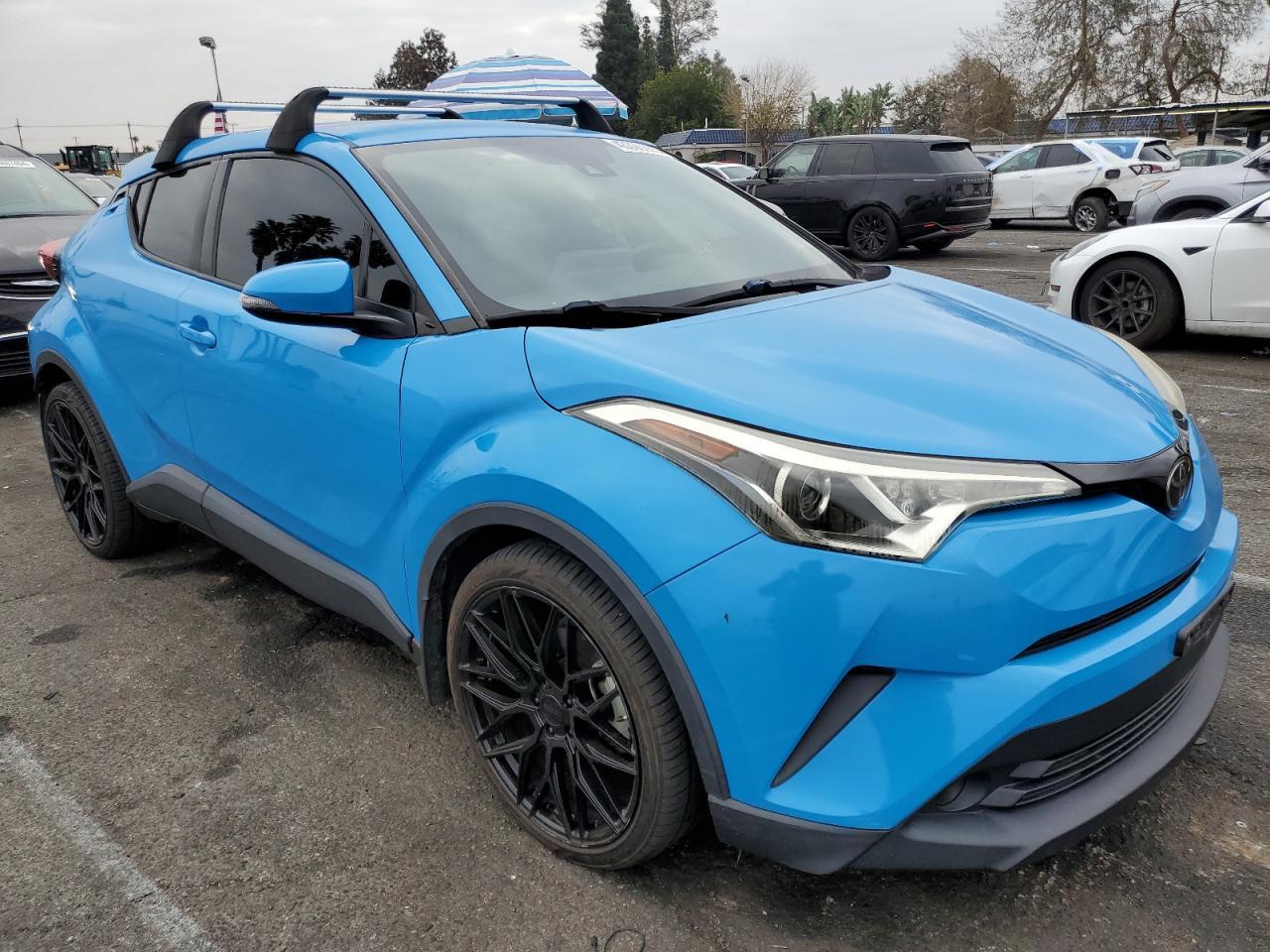 2019 TOYOTA C-HR XLE - Фото 4
