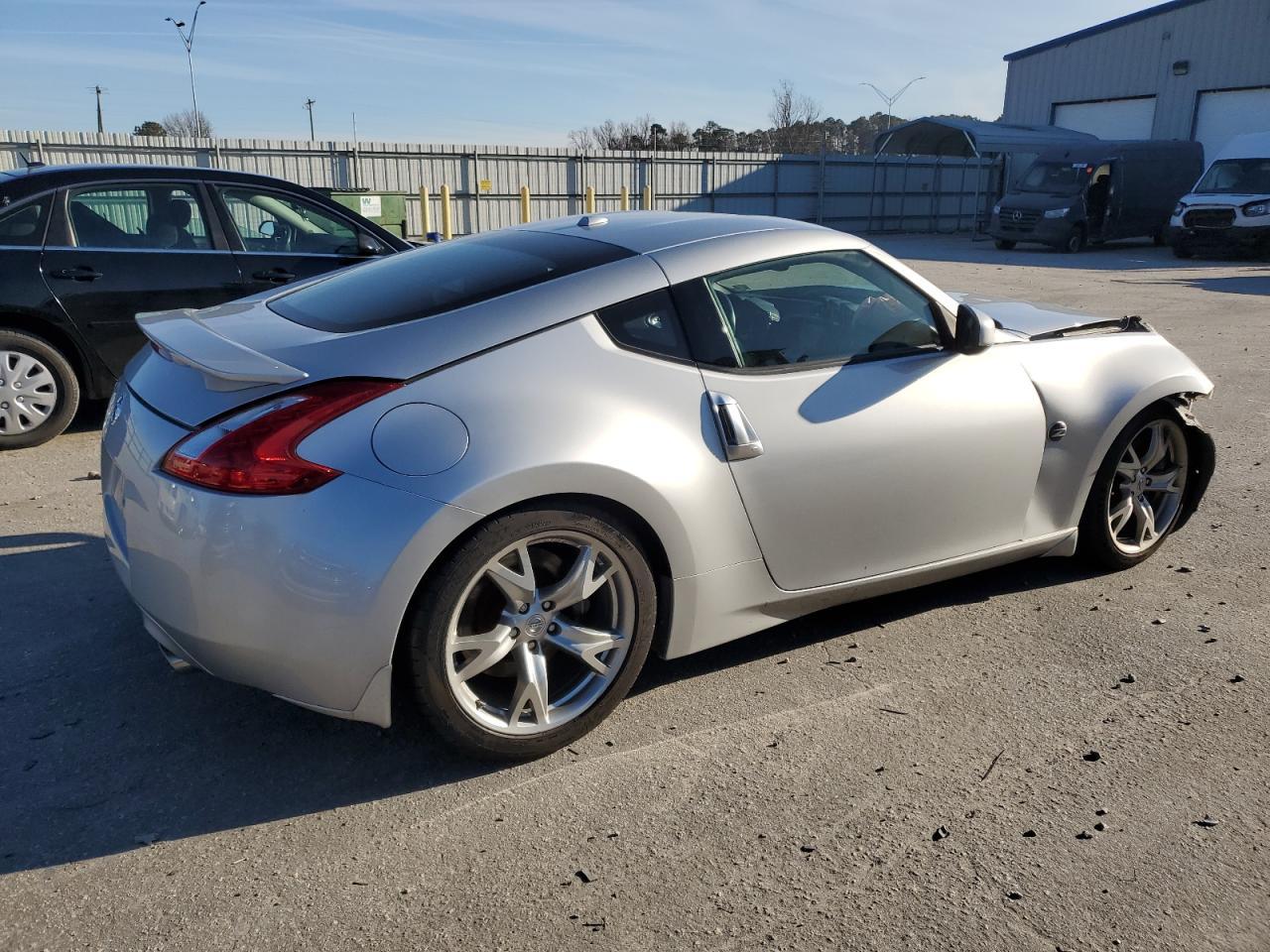 2010 NISSAN 370Z - Фото 3