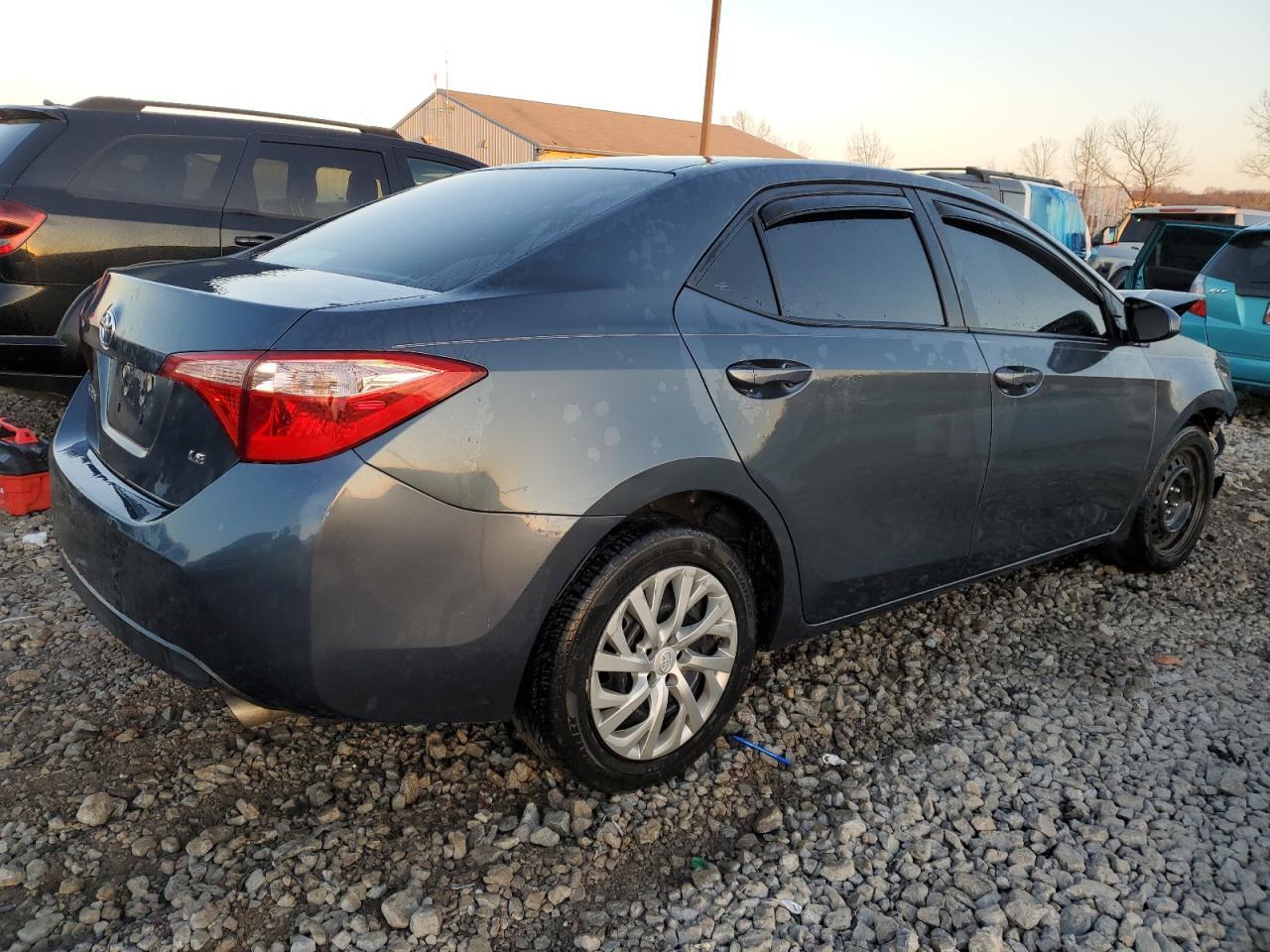 2019 TOYOTA COROLLA L - Фото 3