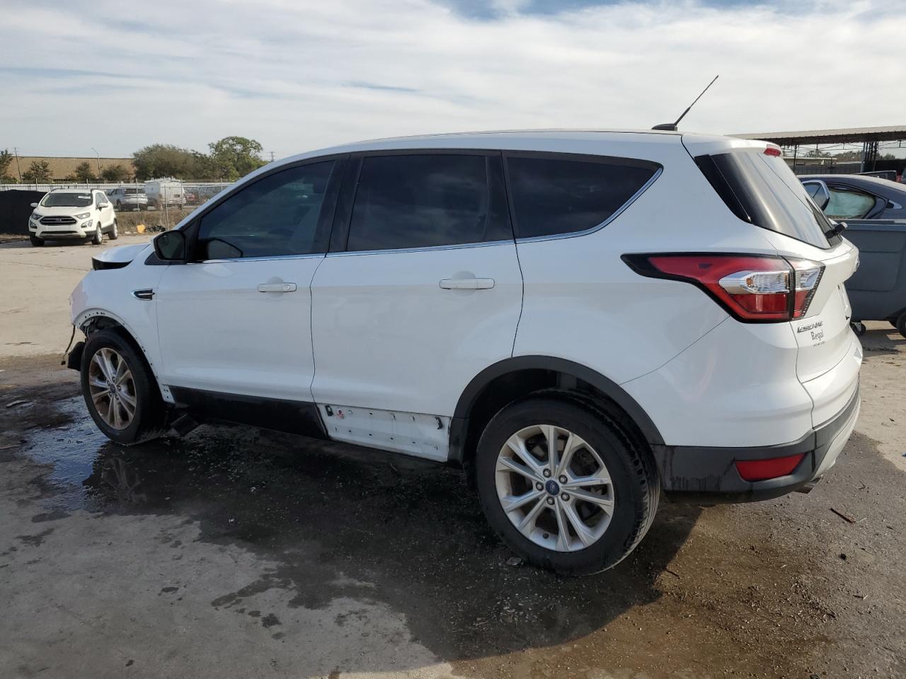 2017 FORD ESCAPE SE - Image 2