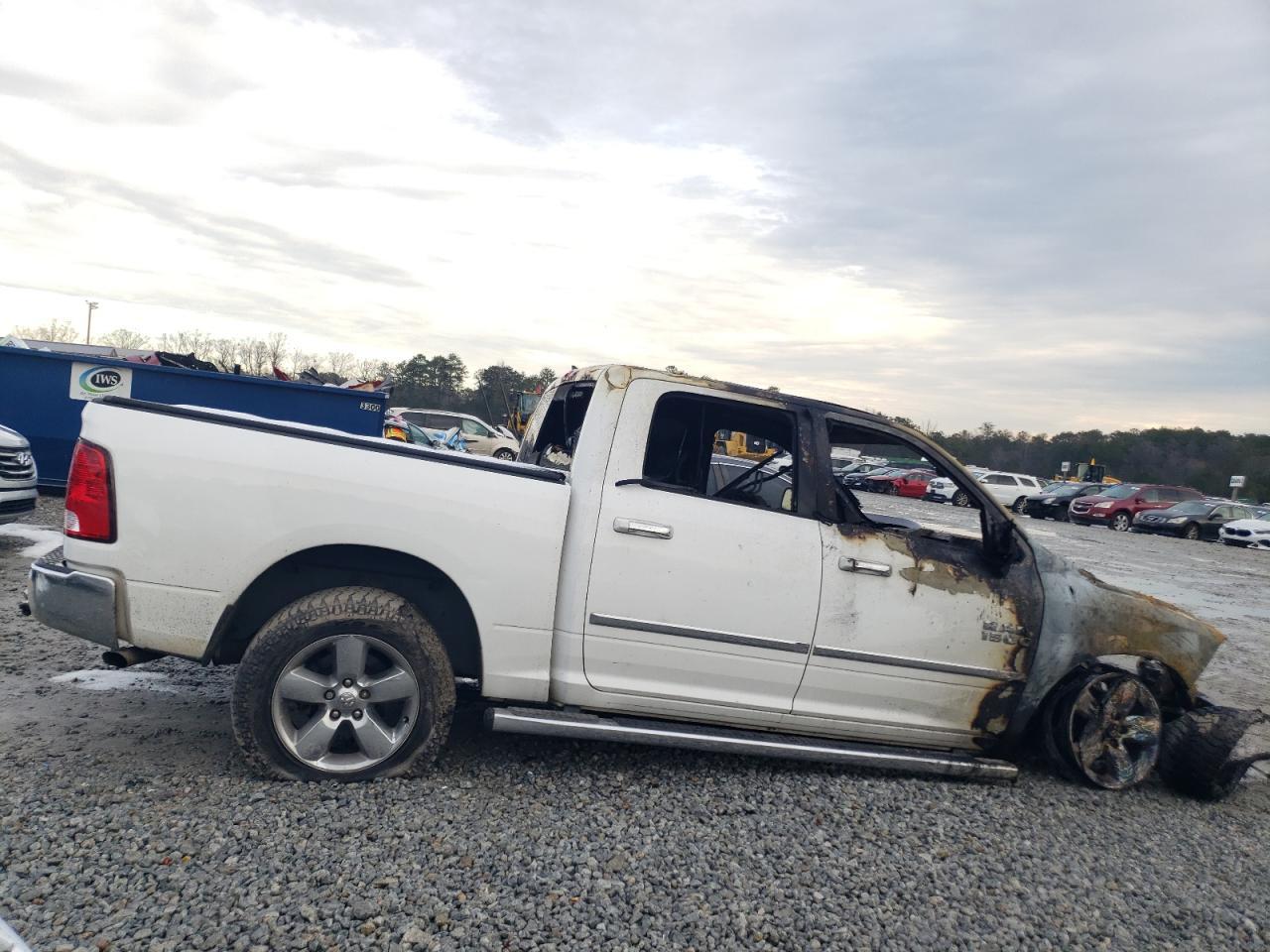 2015 RAM 1500 SLT - Image 3