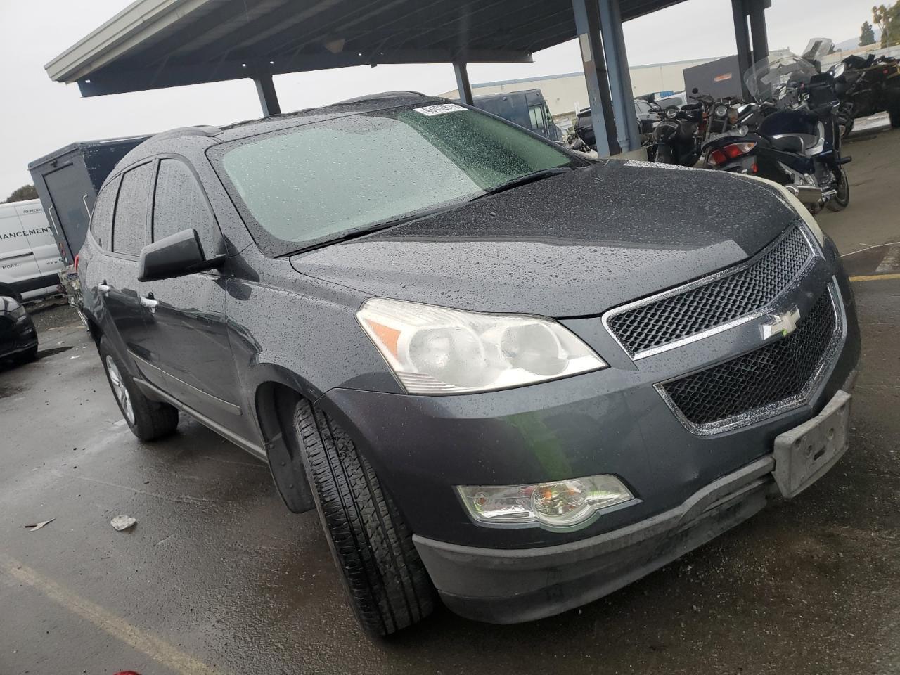 2011 CHEVROLET TRAVERSE L - Image 4