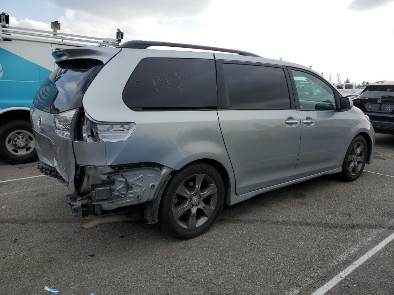 2015 TOYOTA SIENNA SPO - Фото 3
