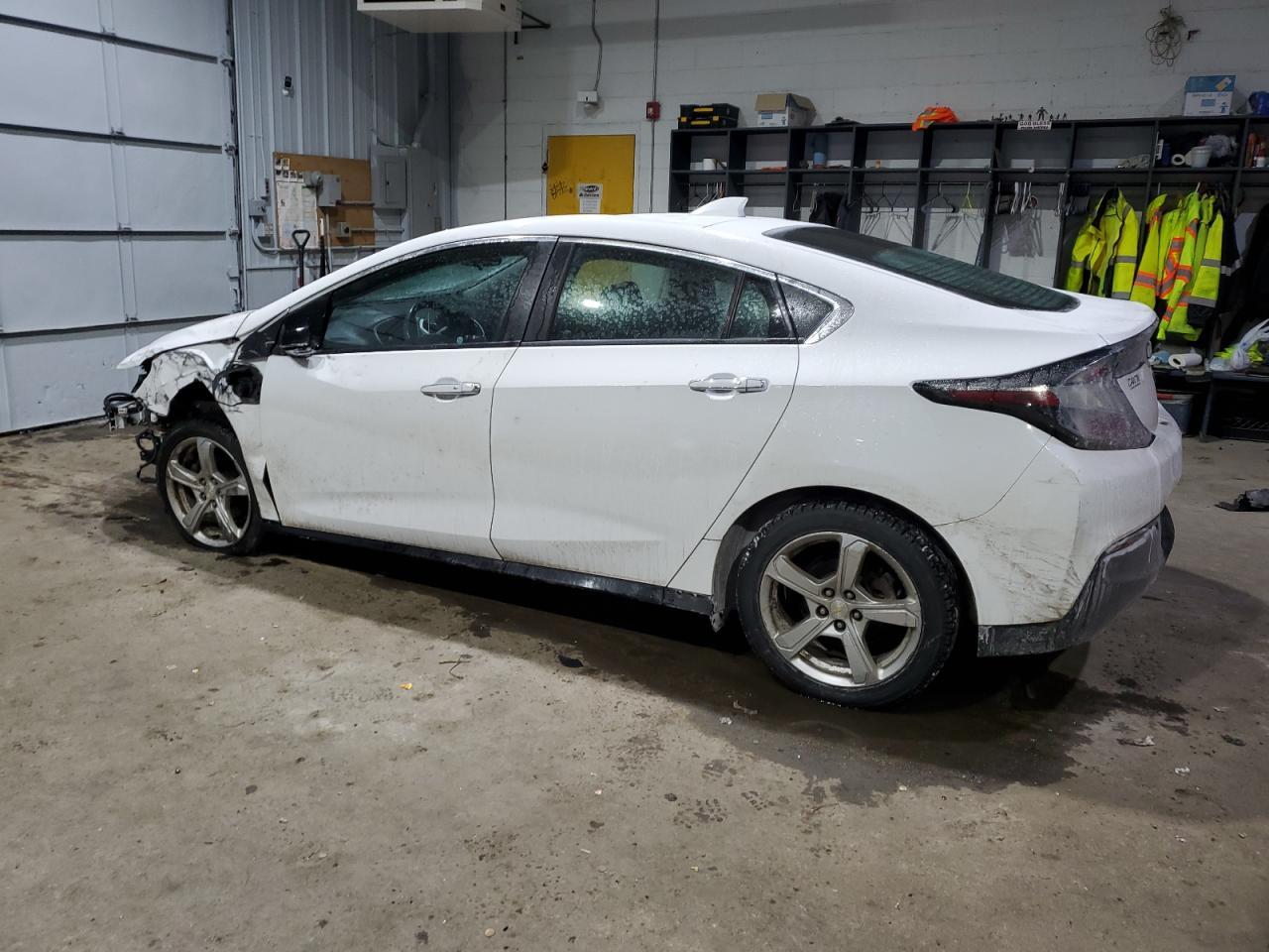 2017 CHEVROLET VOLT LT - Image 2