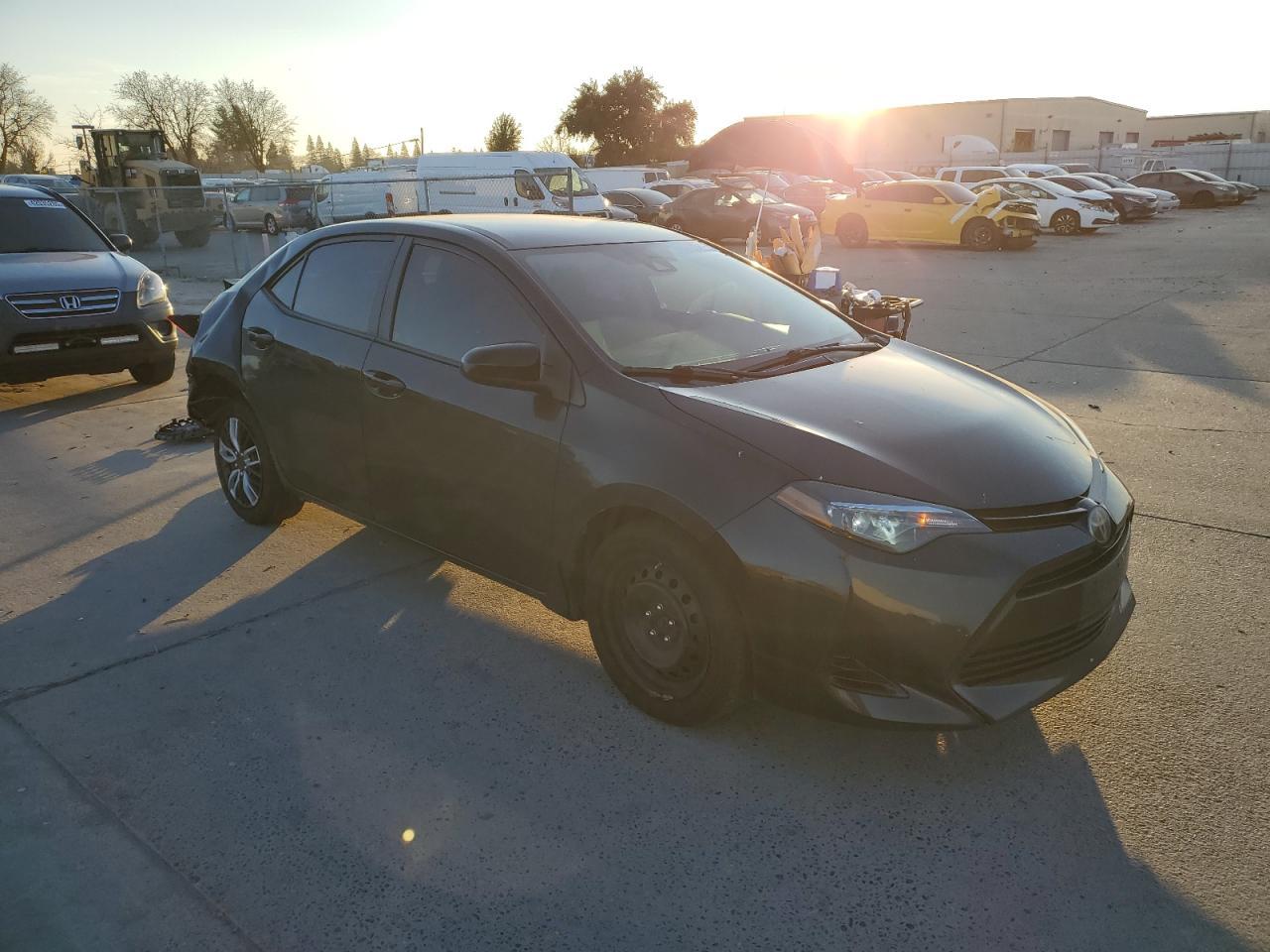 2018 TOYOTA COROLLA L - Image 4