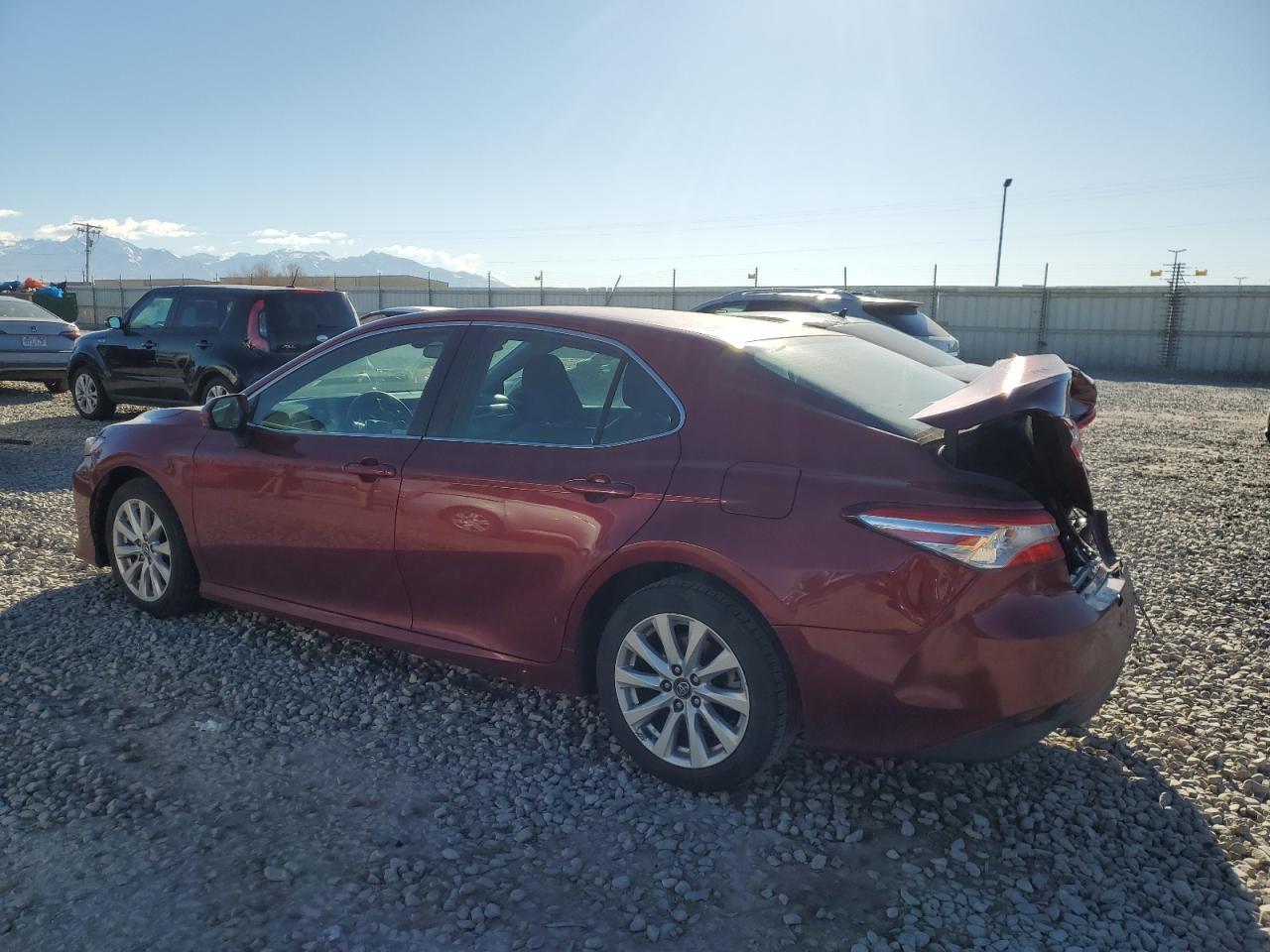 2018 TOYOTA CAMRY L - Фото 2