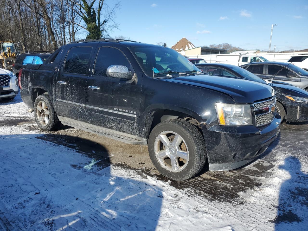 2013 CHEVROLET AVALANCHE - Фото 4