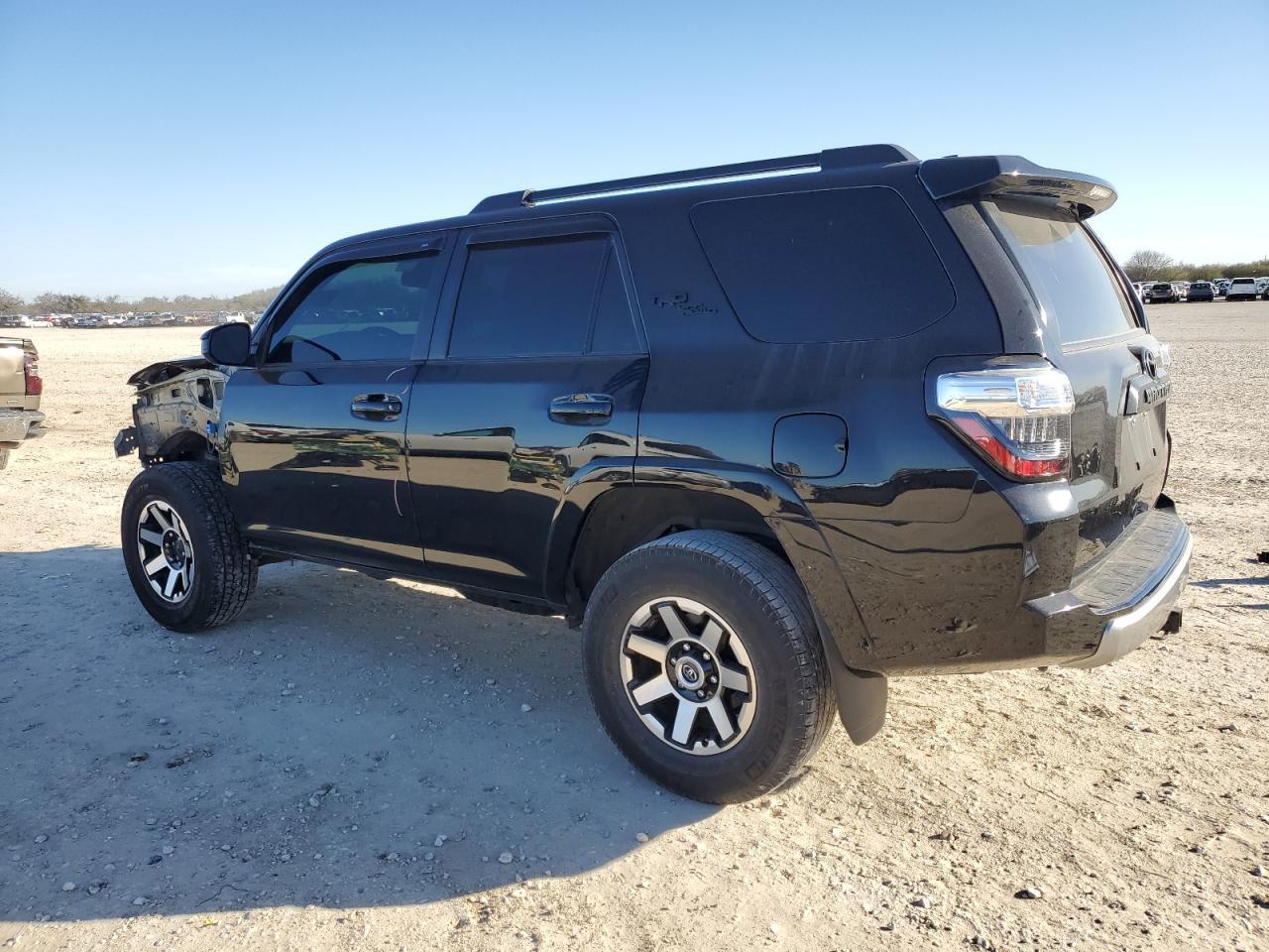 2022 TOYOTA 4RUNNER SR - Фото 2