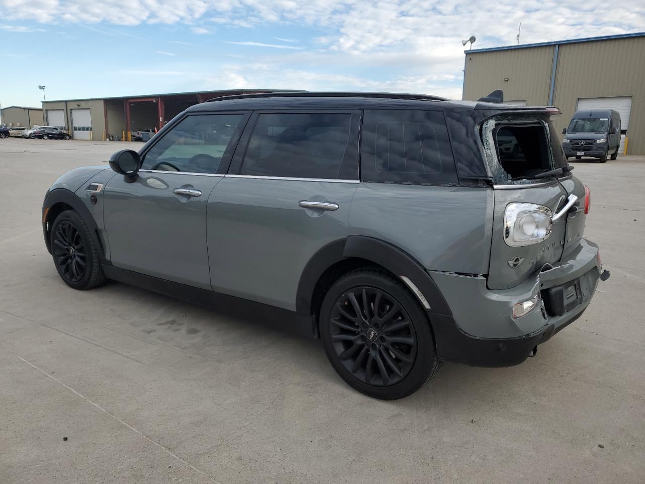 2017 MINI COOPER CLU - Image 2