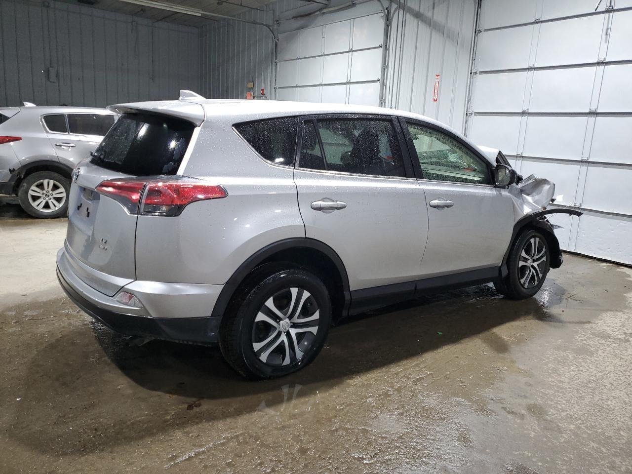 2018 TOYOTA RAV4 LE - Image 3