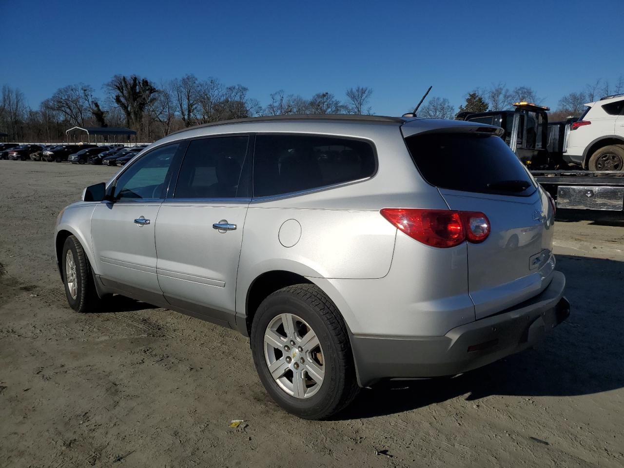 2012 CHEVROLET TRAVERSE L - Image 2