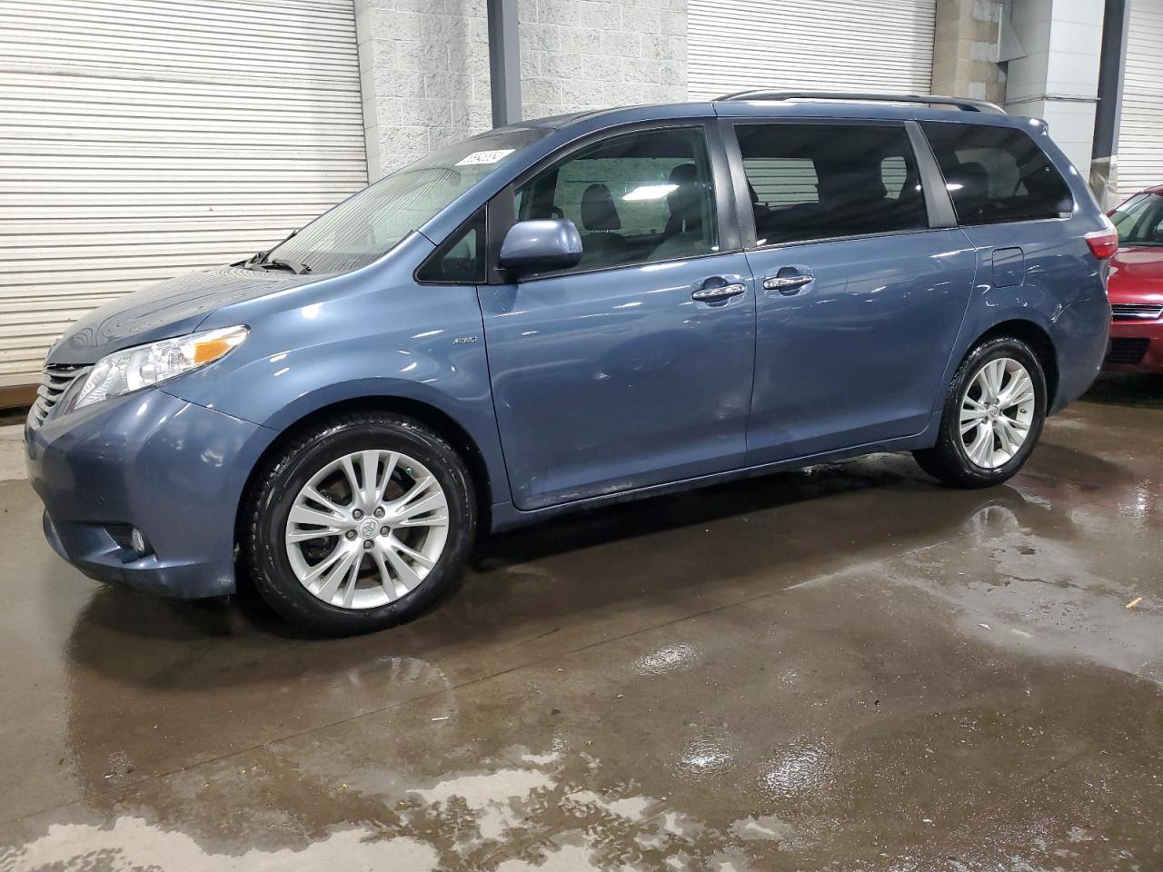 2017 TOYOTA SIENNA XLE car image