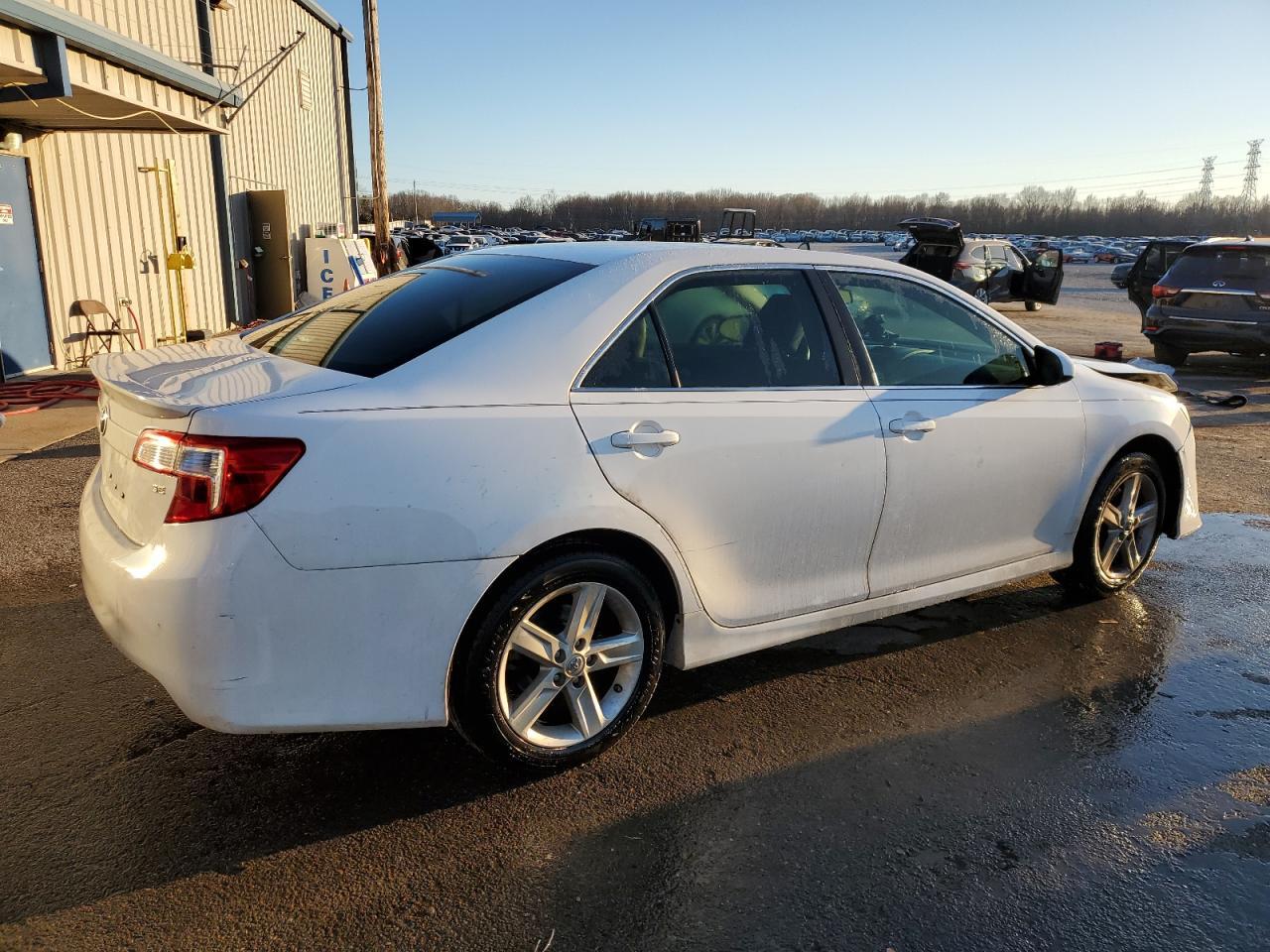2014 TOYOTA CAMRY L - Фото 3