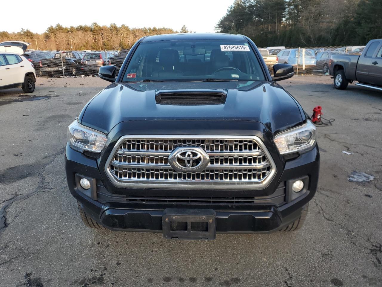 2017 TOYOTA TACOMA - Фото 5