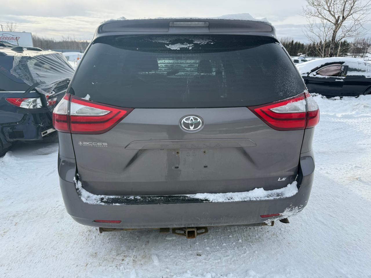 2015 TOYOTA SIENNA LE - Фото 6