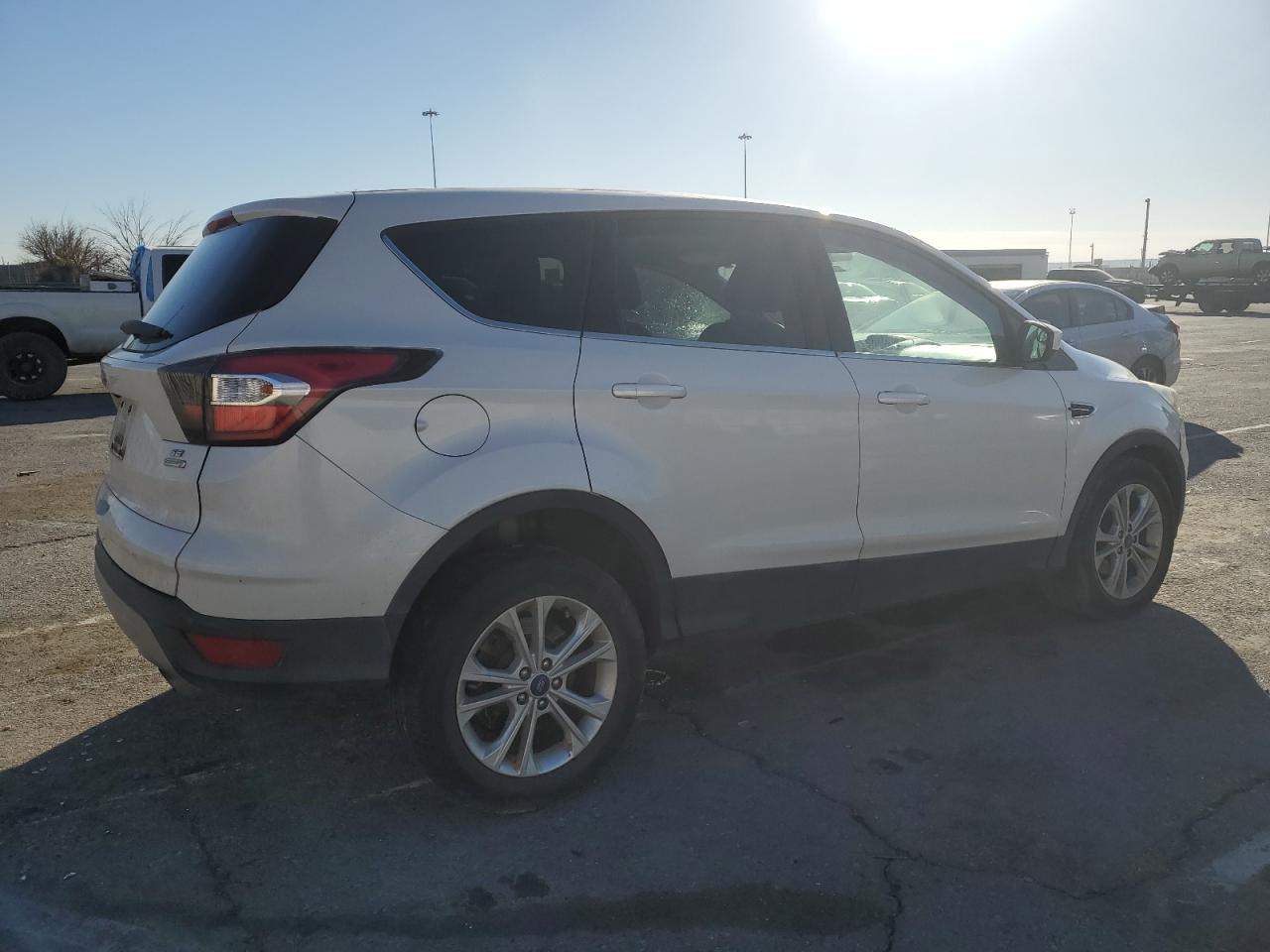 2017 FORD ESCAPE SE - Фото 3