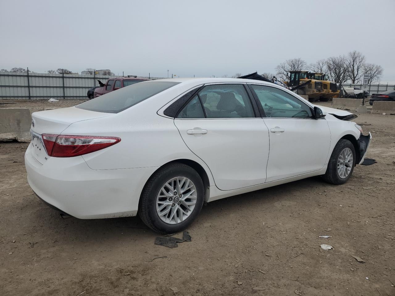 2017 TOYOTA CAMRY LE - Фото 3
