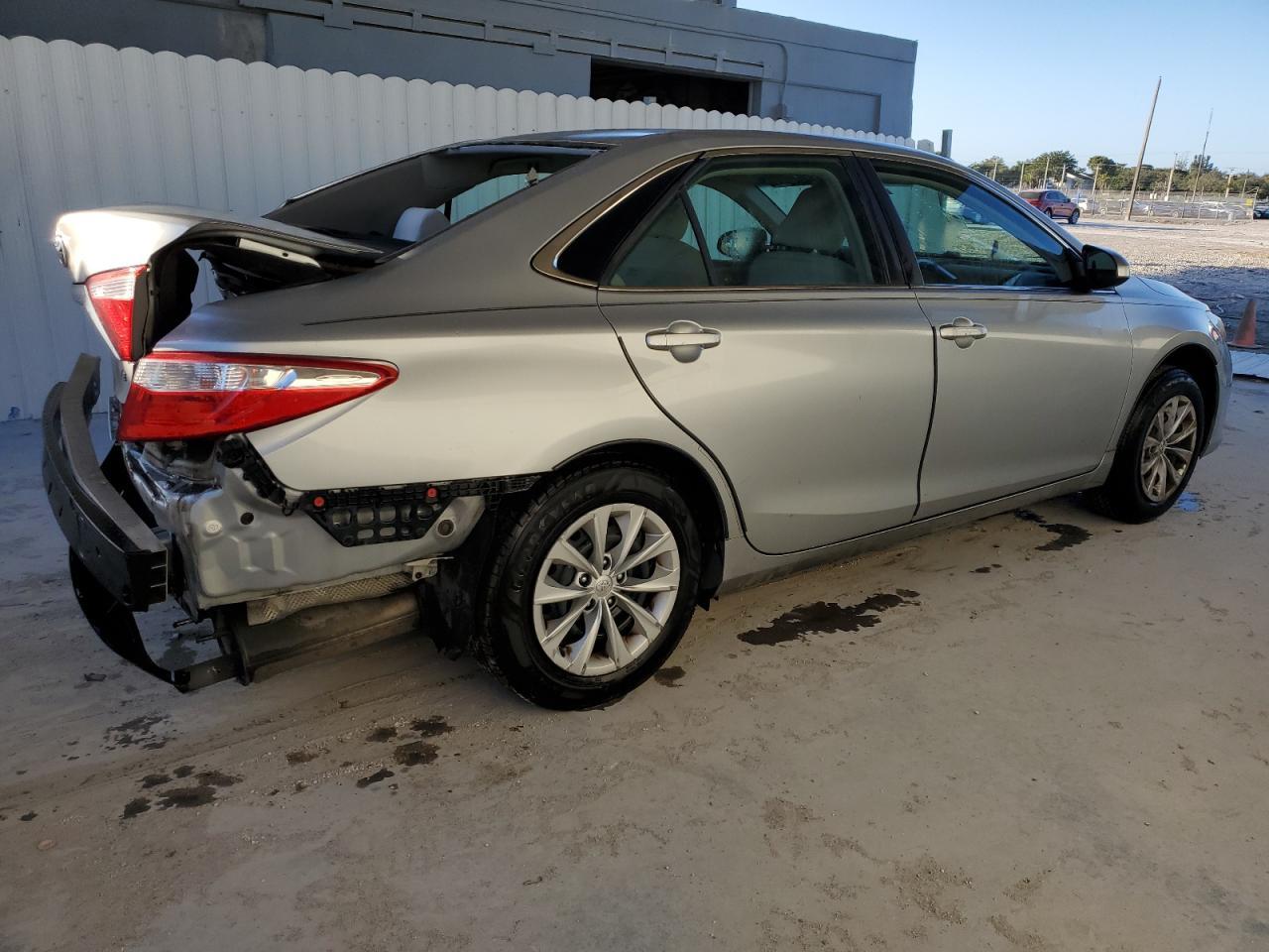 2016 TOYOTA CAMRY LE - Фото 3