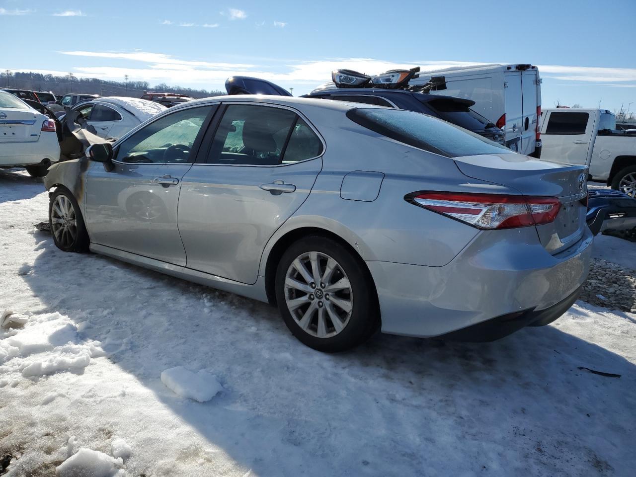 2018 TOYOTA CAMRY L - Фото 2