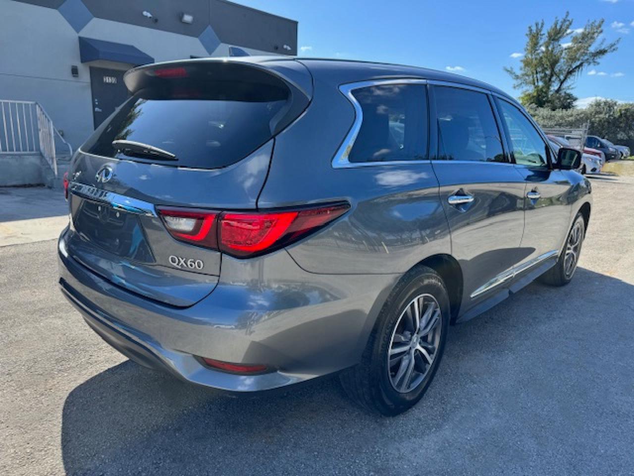 2019 INFINITI QX60 LUXE - Фото 3