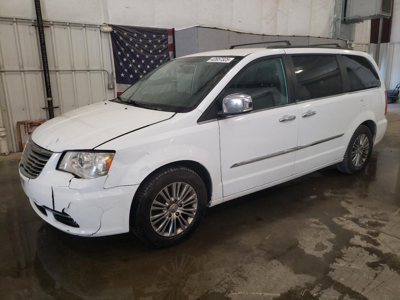 2014 CHRYSLER TOWN & COU