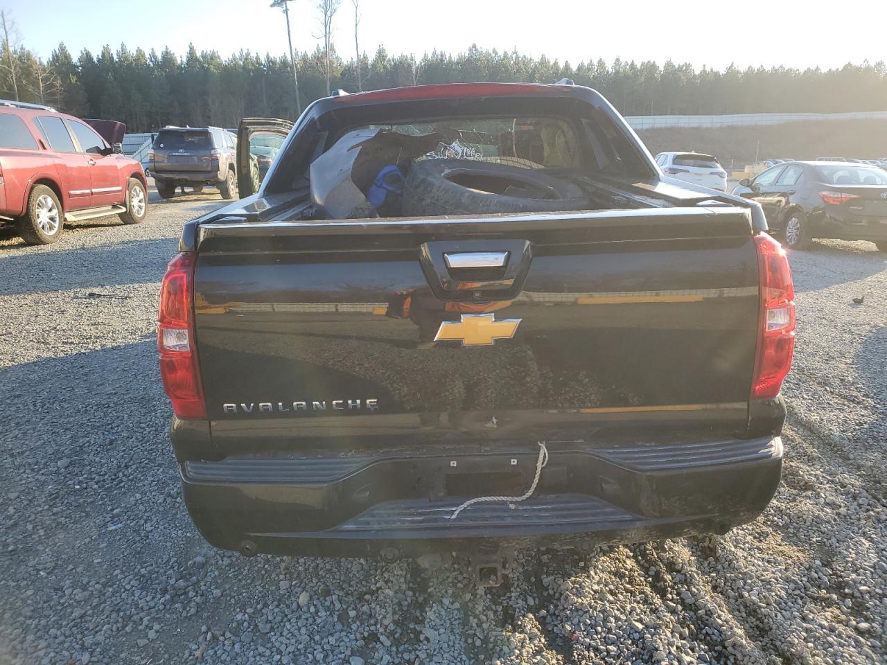 2013 CHEVROLET AVALANCHE - Image 6