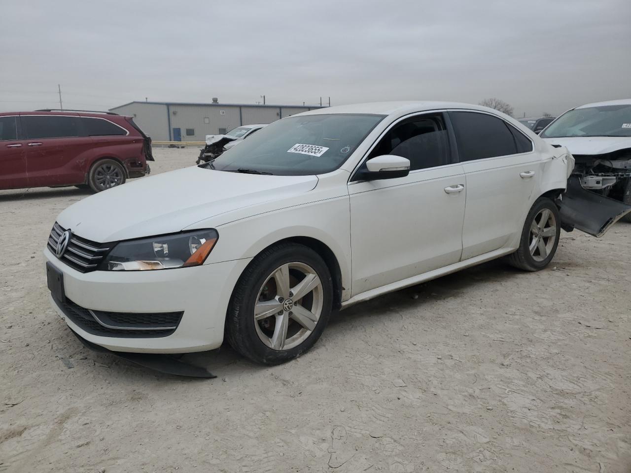 2013 VOLKSWAGEN PASSAT SE