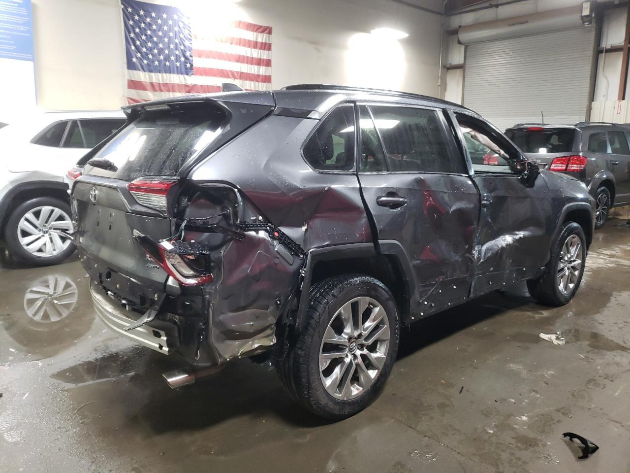 2019 TOYOTA RAV4 XLE P - Фото 3