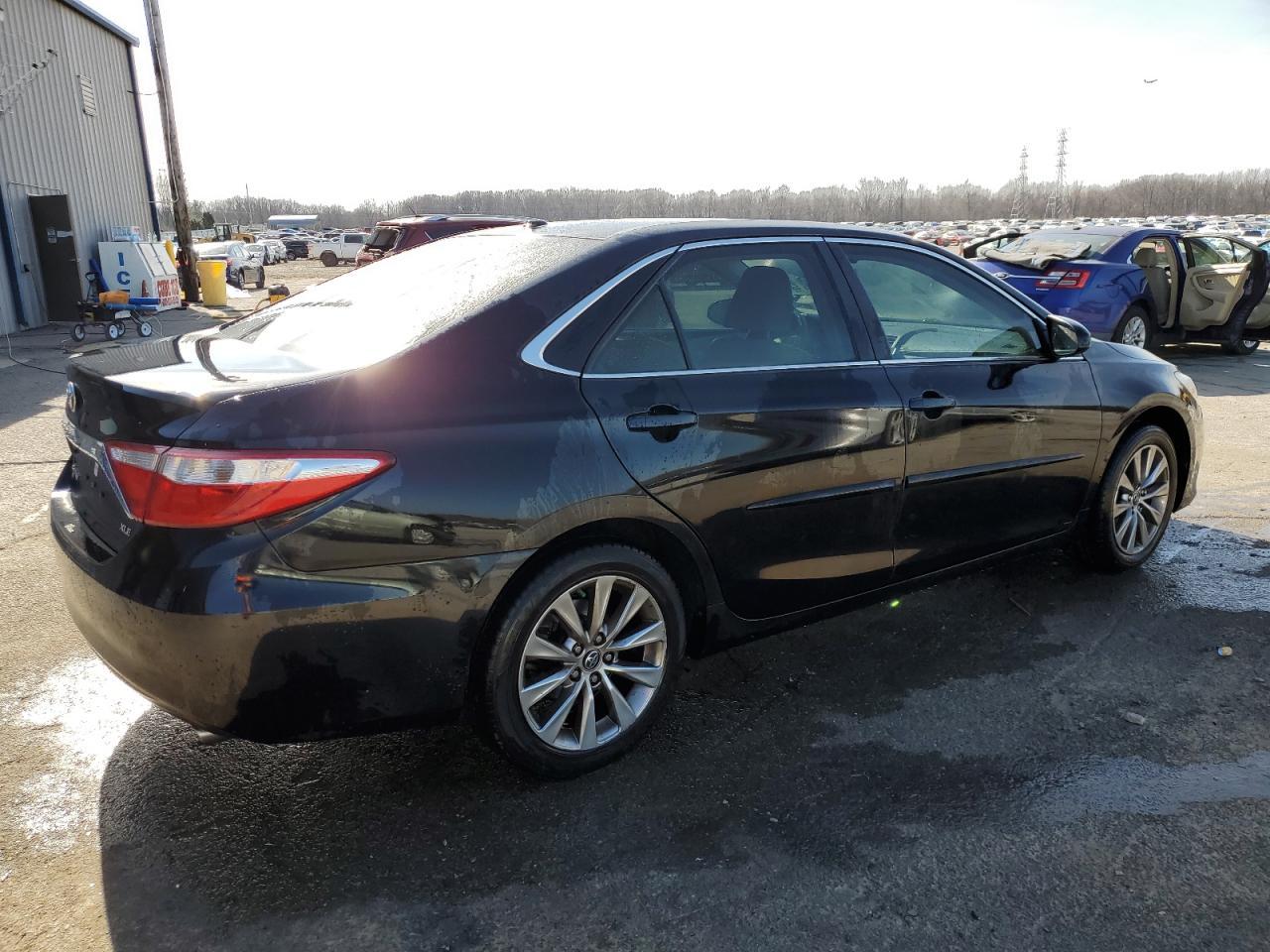 2015 TOYOTA CAMRY LE - Image 3