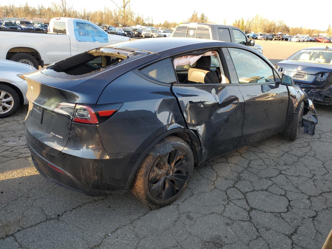 2025 TESLA MODEL Y - Image 3