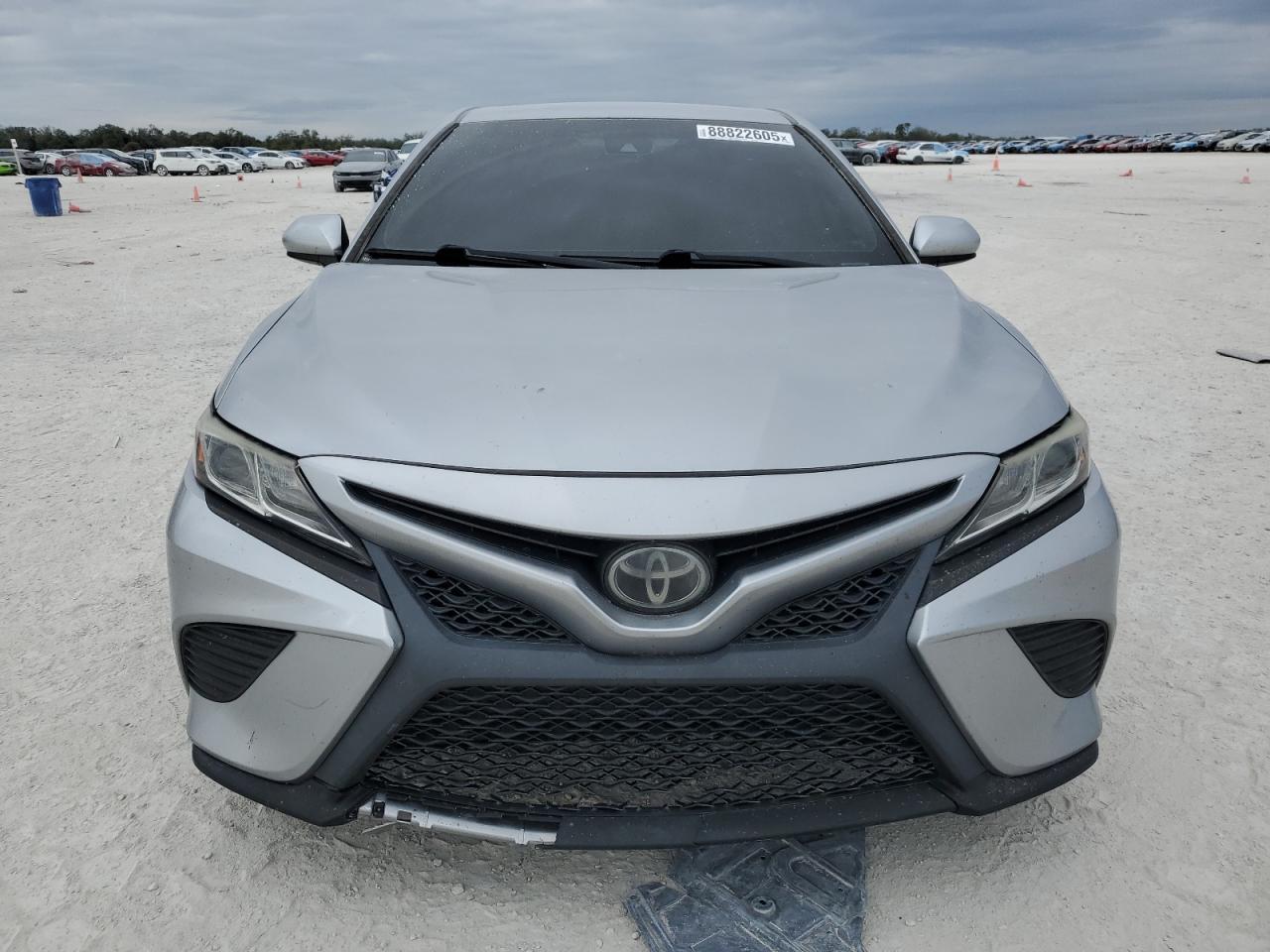2020 TOYOTA CAMRY SE - Фото 5