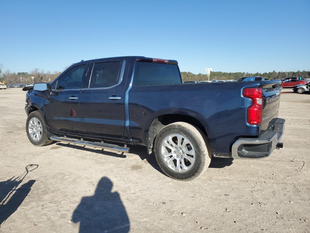 2023 CHEVROLET SILVERADO - Image 2