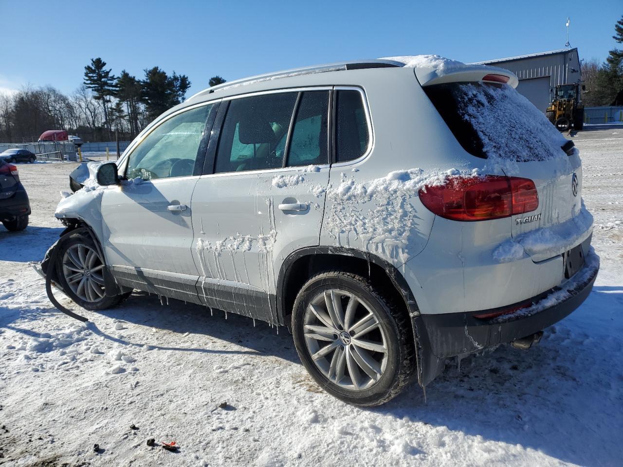 2015 VOLKSWAGEN TIGUAN S - Фото 2