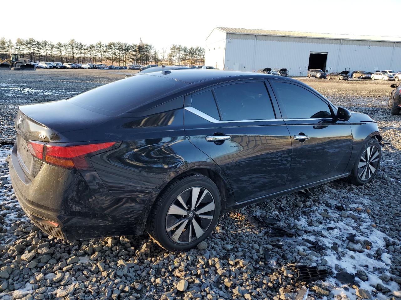 2022 NISSAN ALTIMA SV - Image 3