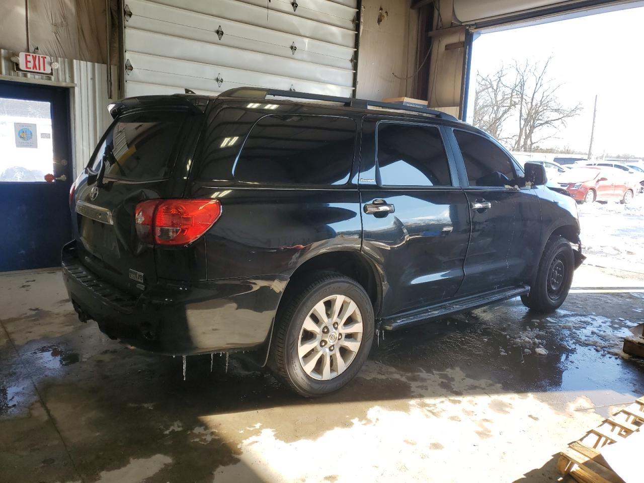 2016 TOYOTA SEQUOIA PL - Image 3