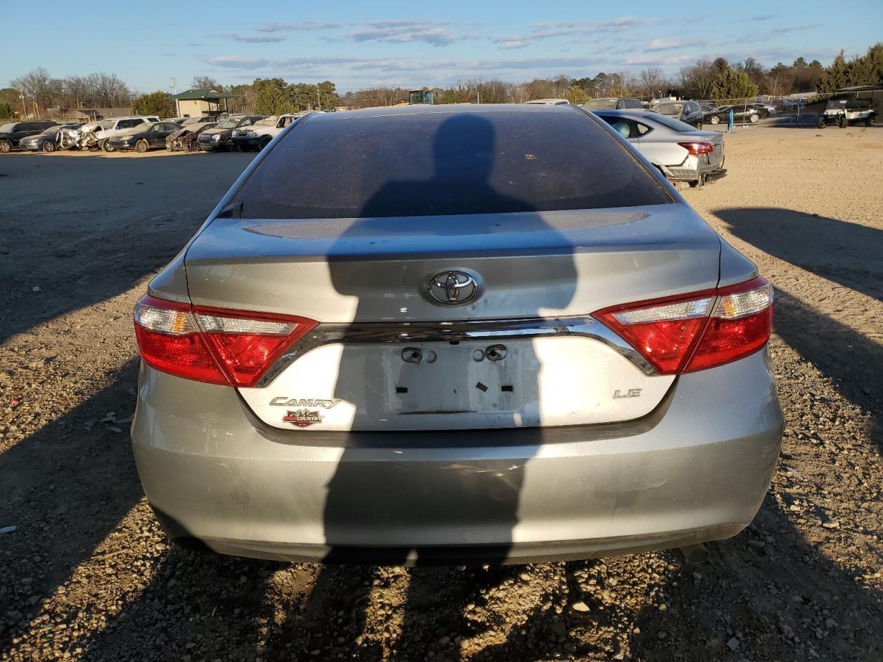 2016 TOYOTA CAMRY LE - Фото 6