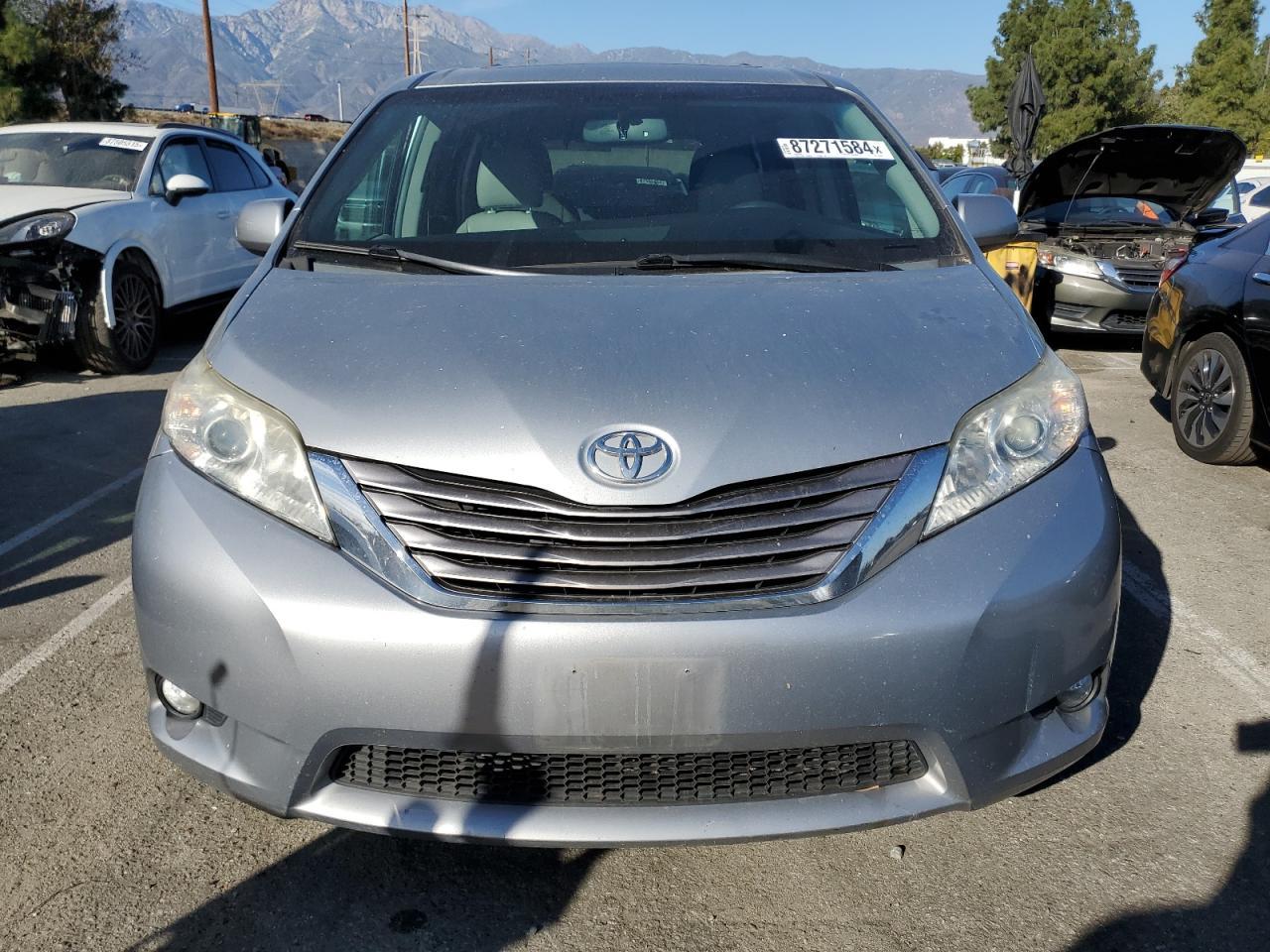 2015 TOYOTA SIENNA XLE - Фото 5