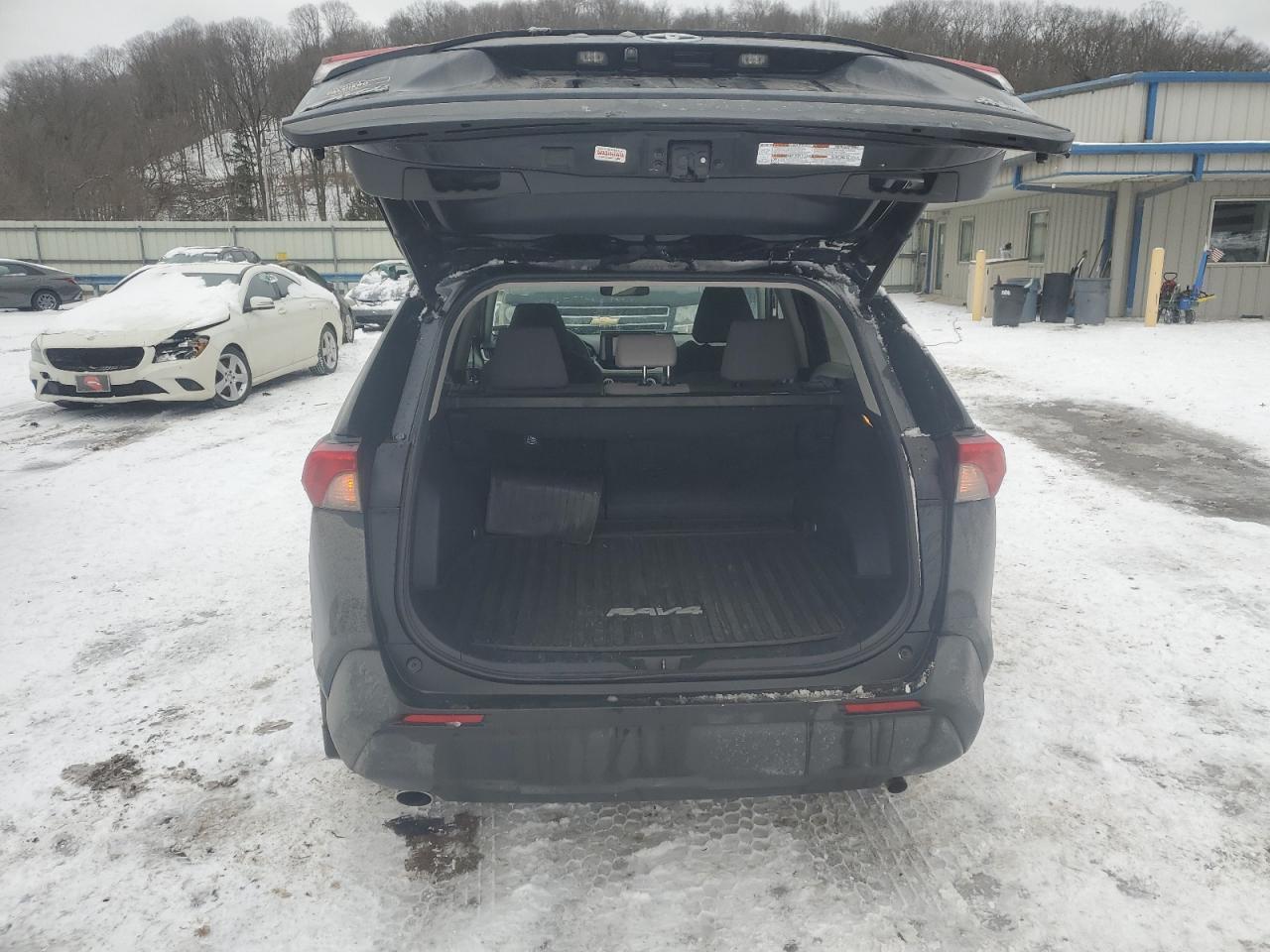 2020 TOYOTA RAV4 XLE - Image 6