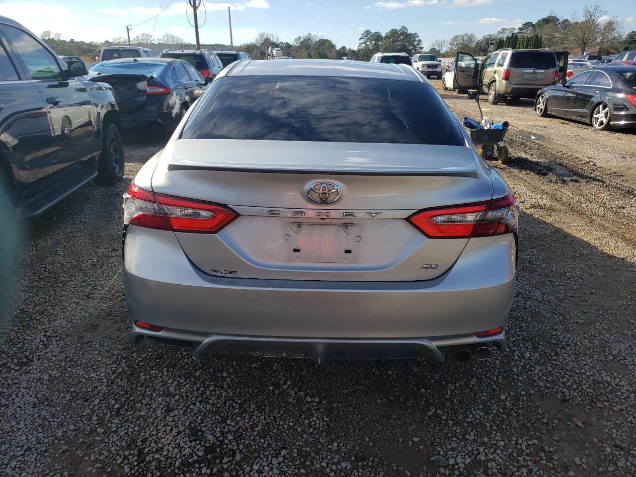 2018 TOYOTA CAMRY L - Фото 6